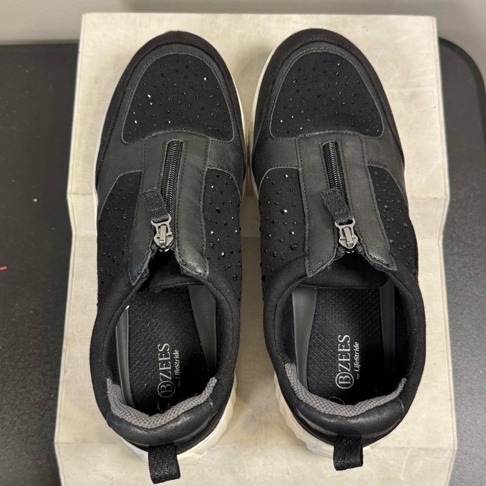 Bzees women’s Black sneakers with zipper top, size 10W, NWOT - Picture 6 of 10